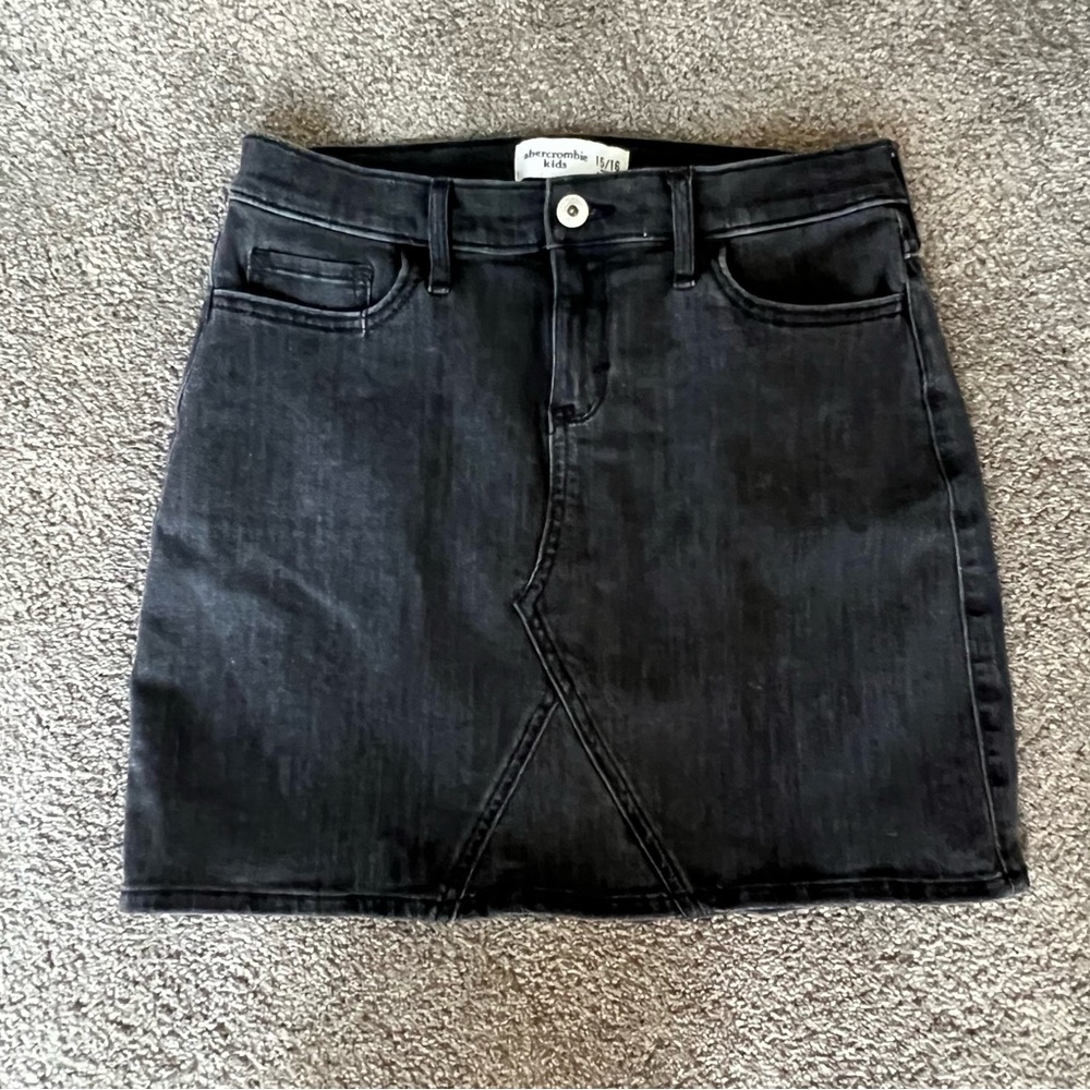 Abercrombie Kids Black Skirt- Size Small 15/16